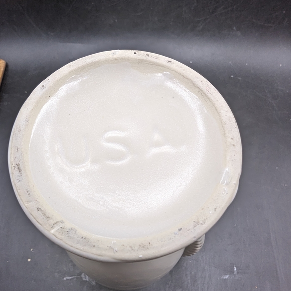 Vintage Off White Matte Finish Vase Possibly McCoy Mid Century - Picture 6 of 8